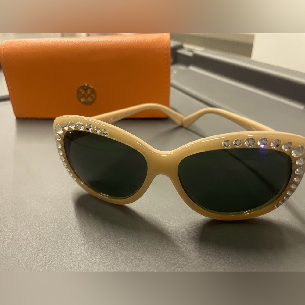 Brand New Tory Burch 
Embellished Tan Sunglasses with Case
No scratches